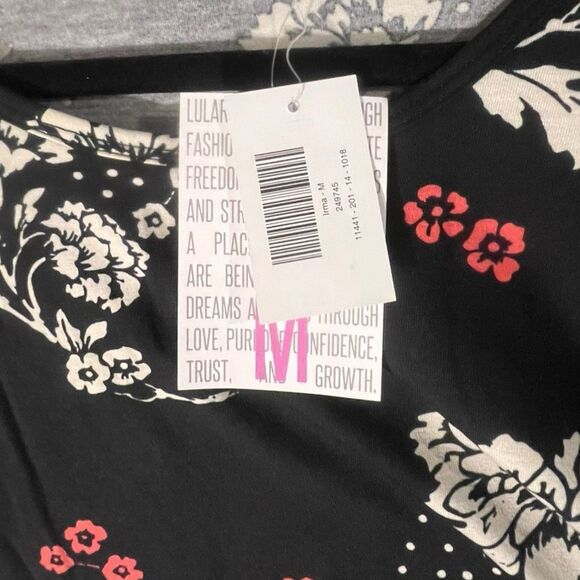 NWT LuLaRoe Irma Shirt Hi Low Blk/Wht Floral Medium Pull On Short Sleeves Women - Picture 2 of 5